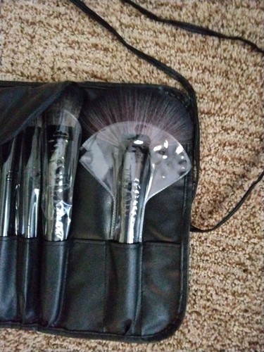24 pcs Professional Makeup Brushes Set with black bag - Picture 5 of 8