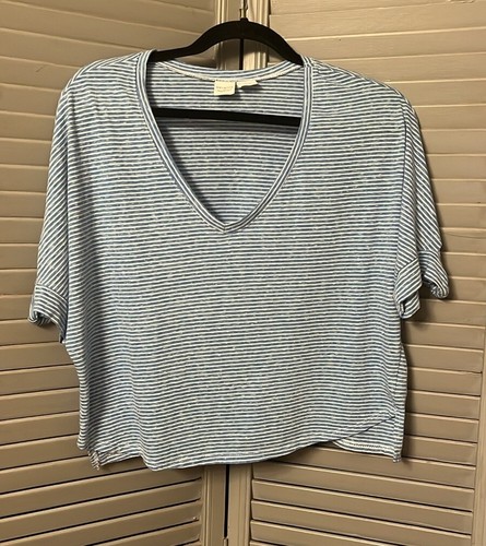 Melrose & Market  Blue & White Striped Short Sleeve Cropped  V-Neck Top, Size L - Picture 13 of 14