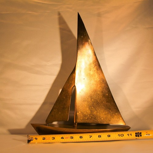 Grande scultura barca a vela in ottone 15 x 11 x 3 triangolo vela nautica metà secolo - Foto 10 di 10