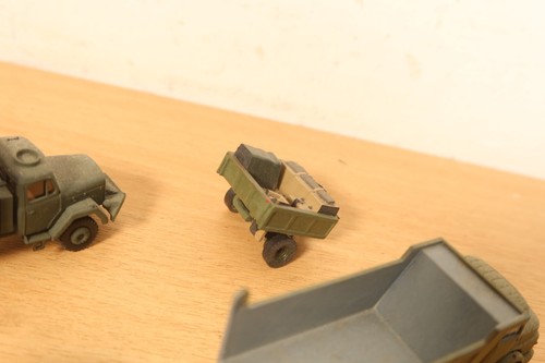 Lotto Veicoli Militari HO Vintage Pacchetto Carro Armato Camion Elicottero Rimorchio Corazzato - Foto 21 di 24
