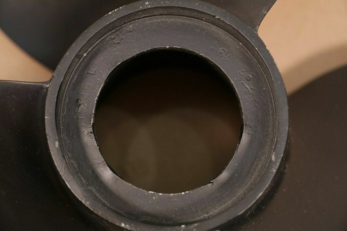Vintage Volvo Penta 15 X 15 LH Left Hand Marine Boat Prop Aluminum Black 3.25hub - Picture 2 of 3