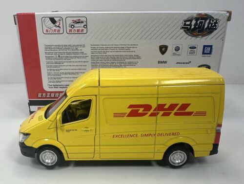 1/43 Scale MERCEDES BENZ “DHL DELIVERY TRUCK” - Picture 2 of 12