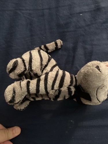 Russ Berrie 'Aggie' Striped Tabby Cat Smiling Plush Stuffed Animal Gray Black - Imagen 5 de 6