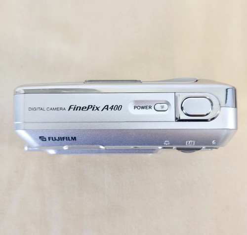 Fujifilm FinePix A400 4.1MP Compact Digital Camera Tested in Working Conditions - Picture 3 of 11
