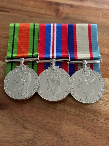 WW2 Defence, 1939-45 War and 1939-45 Australian Serrvice Medal Set | Court Mount - Bild 3 von 5