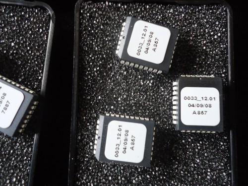 New Ic's lot. (16) AT27C256R-70JU and (3) AT27C010-70JU in nice plastic case. - Picture 3 of 5