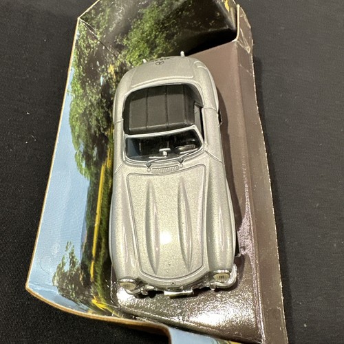 CORGI CLASSICS 1:43 DIECAST MERCEDES 300 SOFT TOP SILVER - Picture 8 of 19