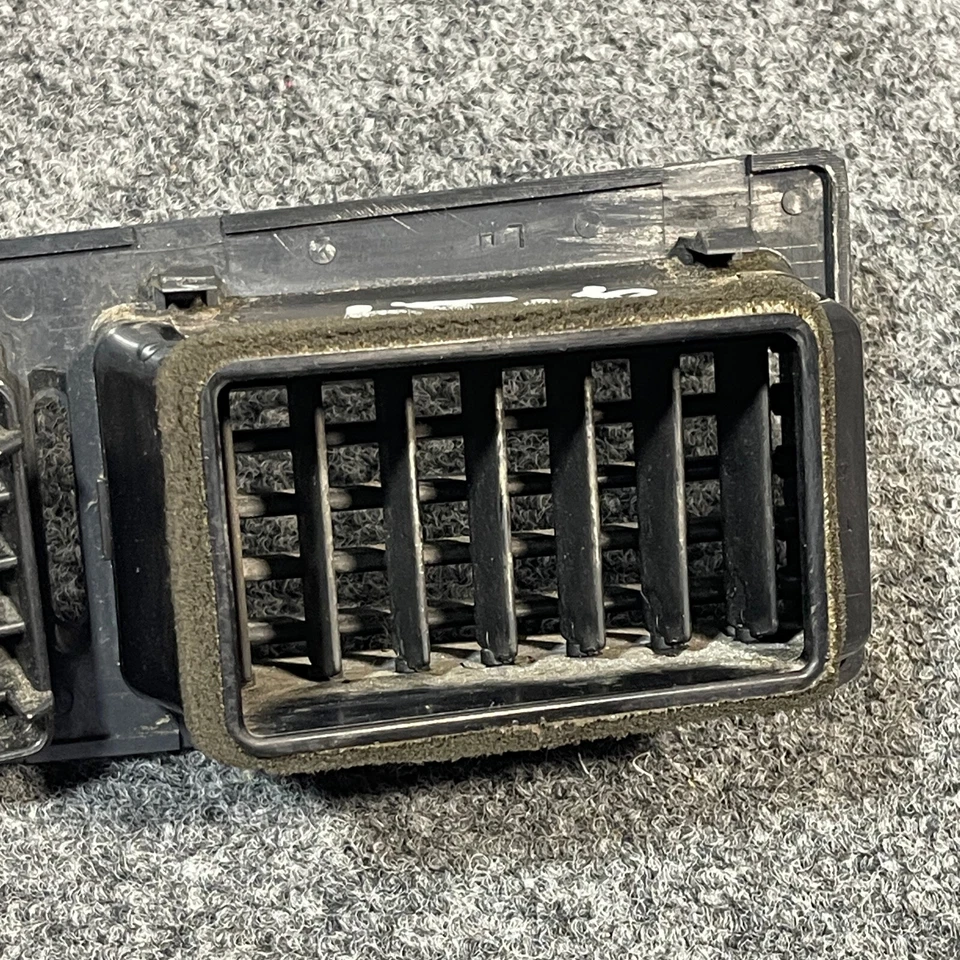 Mercury Capri 1991-1994 pasajero derecho de fábrica aire acondicionado tablero ventilación OEM Foto 3 de 4