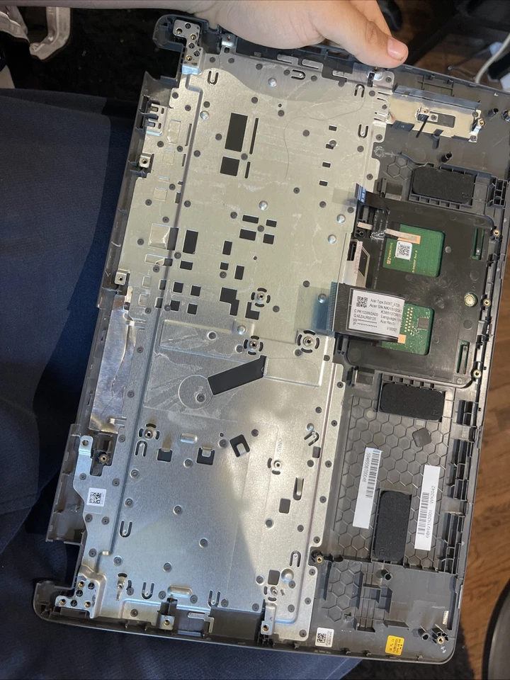 Teclado y alfombrilla de ratón para portátil Acer Aspire 3 Foto 2 de 2