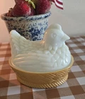Vintage Avon Chicken Hen On A Nest Milk White Tan 1973 Candy Nut Dish Glass EUC