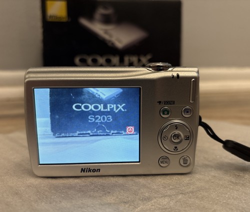 Nikon COOLPIX S203 10.0MP Compact Digital Camera Bundle Fully Tested - Picture 9 of 24