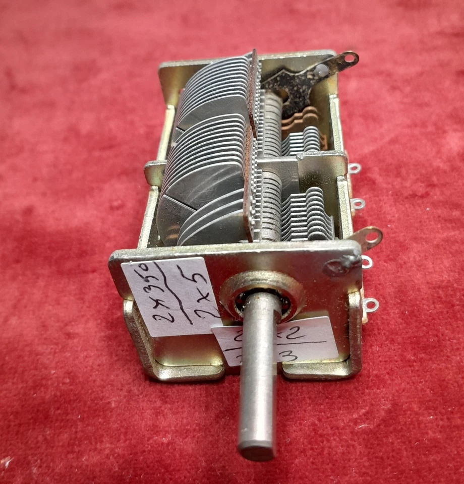 CONDENSATORE VARIABILE A 4 SEZIONI DEMOLTIPLICATO. Leggi bene !. *38 - Immagine 3 di 4