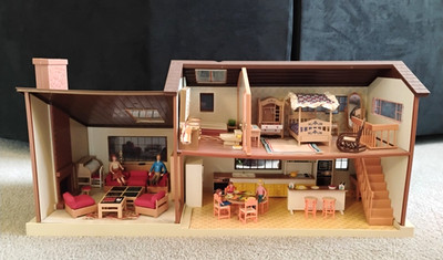 Vintage Tomy Smaller Home And Garden Dollhouse With Figures And Furniture