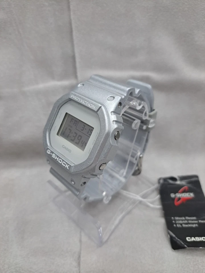 G-SHOCK DW-5600SG-7ER Orologio 43mm Cassa Argento in Resina - Immagine 2 di 4