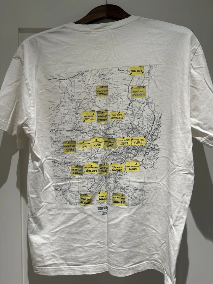 Camiseta Kith Los Soprano Crime Family Vintage (Exclusiva en Tienda), Talla Mediana Foto 3 de 4