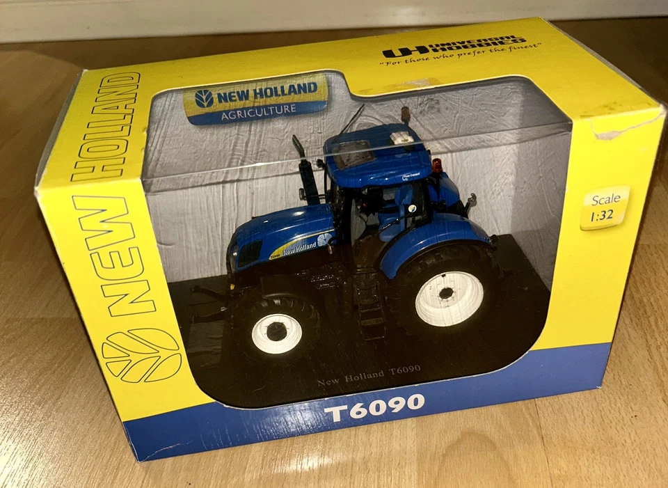 Universal Hobbies 1:32 Scale New Holland T6090 - Image 4 of 4