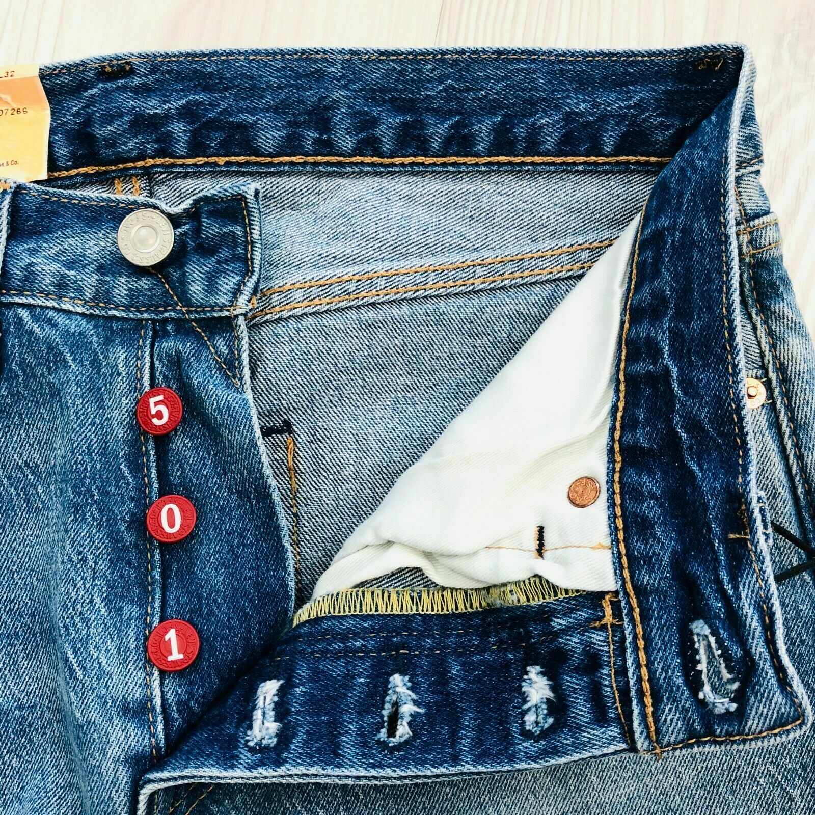 Wetlook Levis 501 - Contact levis 501 on messenger.