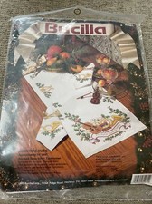 NOS Bucilla Stamped Cross Stitch Tablerunner 82981 Christmas Music + 10 napkins