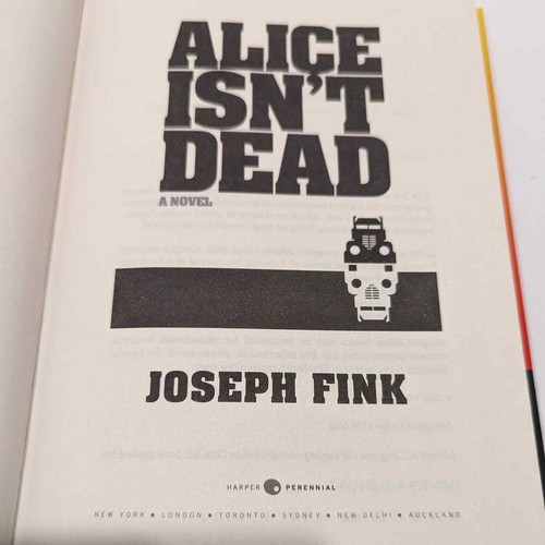 Alice Isn’t Dead: A Novel (2018, Hardcover) – Joseph Fink [Podcast Tie In] - Bild 3 von 9