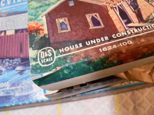 Plasticville o ga - #1624-100 House Under Construction, covered bridge 1805; NOS - Picture 5 of 7