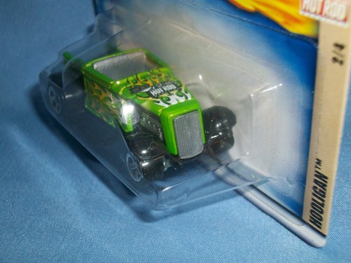 2002 Hot Wheels~HOT ROD MAGAZINE~ #108 Green Hooligan - Picture 4 of 6