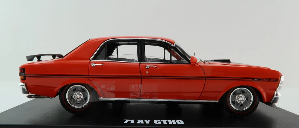 DDA DDA24832 Ford Falcon XY GTHO Phase 3 Sedan Vermillion Fire Black 1:24 - Image 3 of 4
