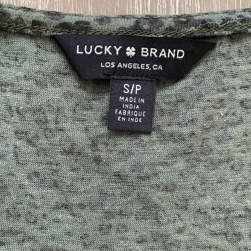Lucky Brand 🍀 Women’s NWT V-Neck Peplum T-shirt Size S Green Leopard Print - Picture 8 of 12