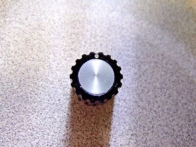 Phenolic Pack of 20 38.1 mm Round Fluted 6.35 mm Knob 3009-U 3009-U 3009 Series Threaded Shaft Phenolic Pack of 20 38.1 mm Round Fluted 6.35 mm Knob 3009-U 3009-U 3009 Series Threaded Shaft