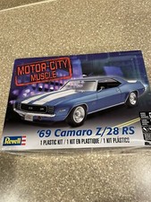 NEW 1/25 Revell Motor City Muscle 1969 Chevy Camaro Z / 28 RS 10 & UP 85-7457