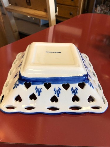 Piatto ciotola reticolato ceramica blu e bianca dipinto a mano porta caramelle con cuori - Foto 4 di 5
