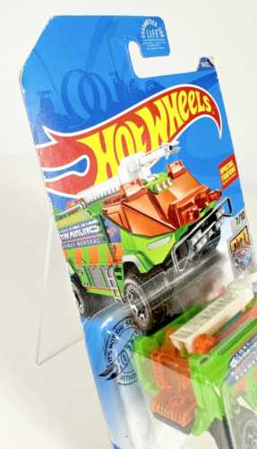 Hot Wheels Runway Res-Q 104/250 Neon Green HW Metro 7/10 - Picture 6 of 10