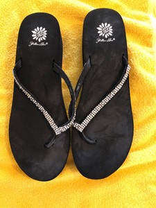 yellow box flip flops size 10