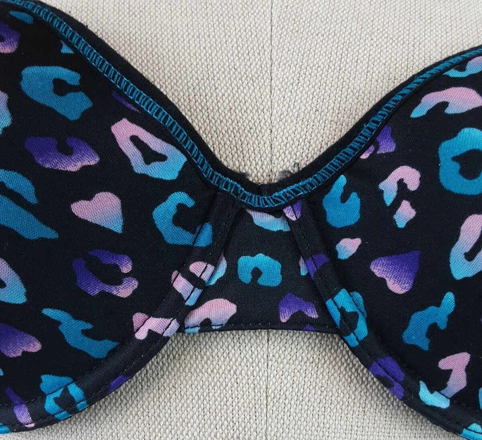 Sujetador Camiseta No Boundaries RN 18980 Negro Diseño Geométrico Talla 36 B (17) Foto 2 de 4