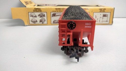 HO scale Baltimore and Ohio Hopper car with coal Load  B&O  320835 - Picture 3 of 9