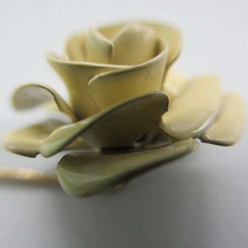 Vintage Stick Pin Enamel Flower Rose Beige Gold Tone 2.25" - Picture 6 of 10