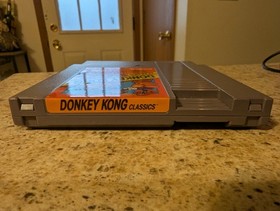 Donkey Kong Classics 1988 Nintendo NES - NM/Mint Condition And Works Great!