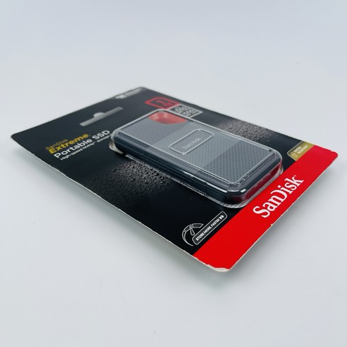 SanDisk Extreme 1TB, USB-C Portable External SSD - Black (SDSSDE61-1T00-AT) - Picture 3 of 9