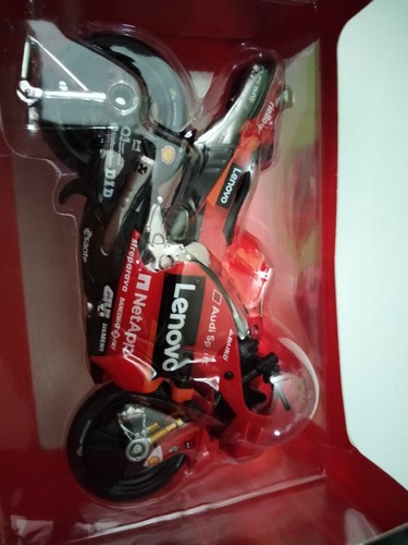 Maisto 1/18 Ducatti Desmosedici GP 2021 - Imagen 2 de 5