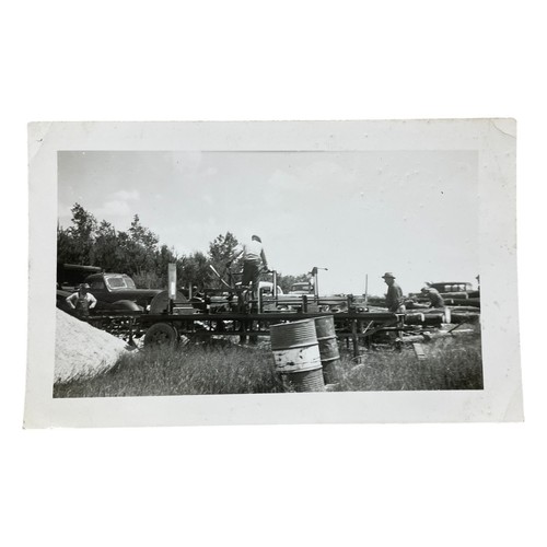 Foto De Colección Escena de Aserradero de Registro con Camiones Maquinaria Trabajo Rural Industrial Años 40 - Imagen 1 de 3
