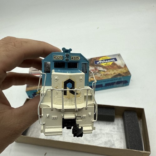 Athearn HO Scale #4325 GP38-2 Powered The Rock Blue & White Locomotive Custom - Bild 4 von 12
