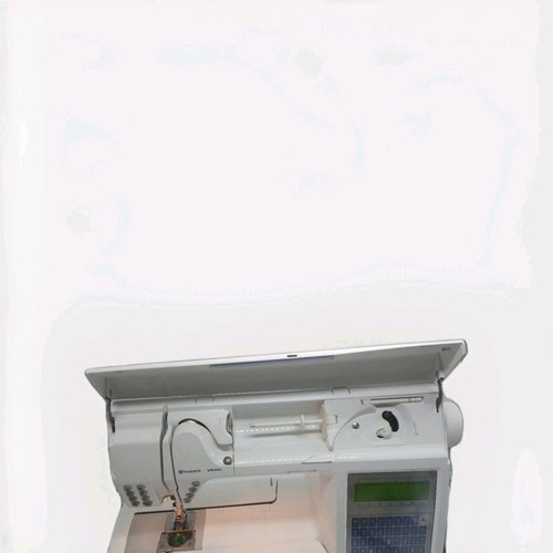 Husqvarna Viking Quilt Designer II Sewing/Quilting Embroidery Machine Bundle - Picture 4 of 22