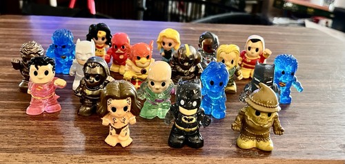 Ooshie DC Commons And Rares, Cheetah, Glitter Batman,Scarecrow,Hawk Man N More - Picture 3 of 6