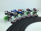 HO SLOT CAR AFX ACCESSOIRES COURBES DELUXE MAGNÉTIQUE 5 VOITURES PIÉDESTAL PRÉSENTOIR UNITÉ