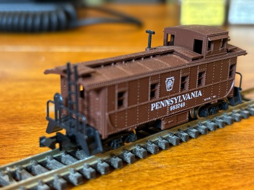 Atlas 3583 Pennsylvania Railroad Offset Cupola Caboose PRR 983749 escala N - Imagen 3 de 12