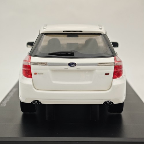 DNA Collectibles 1/18 Subaru Legacy Touring Wagon STI S402 modellino auto in resina bianco - Foto 5 di 9