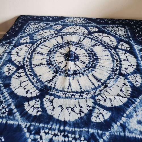 Handgefärbte Shibori Tischdecke, Batik Indigo Baumwolle Wandteppich, Handstickerei - Bild 3 von 7