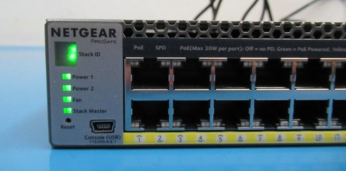 Netgear ProSafe GSM4352PS V1 M4300-52G-PoE+ 48-portowy przełącznik zarządzalny L3 (2 zasilacze) - Zdjęcie 4 z 12