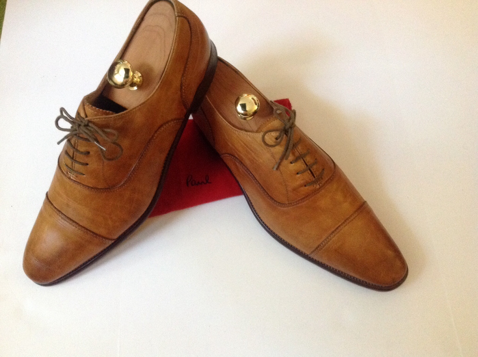 Paul Smith - PAIR OF TAN HANDCRAFTED CAPTOE SHOES** - SIZE 10UK/44 EURO Paul Smith - PAIR OF TAN HANDCRAFTED CAPTOE SHOES** - SIZE 10UK/44 EURO