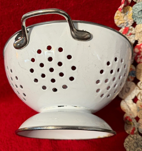 White Enamel Colander - Picture 4 of 4