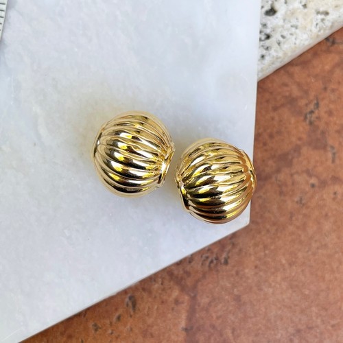 Estate 14KT Yellow Gold Shiny Ribbed Shell Round Domed Omega Back Earrings - Picture 3 of 9
